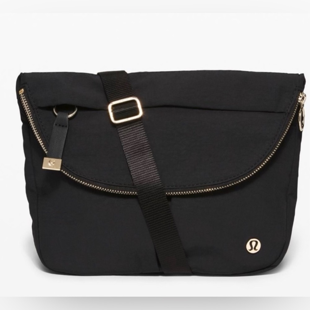 Lululemon All Night Festival Bag 5L blk/gold.         S/O ONLINE!